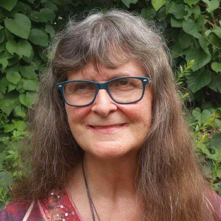 Photo of Rhiannon Zell